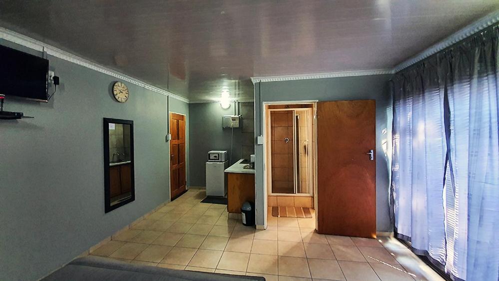 Genesis Self Catering Apartments Bloemfontein Bagian luar foto