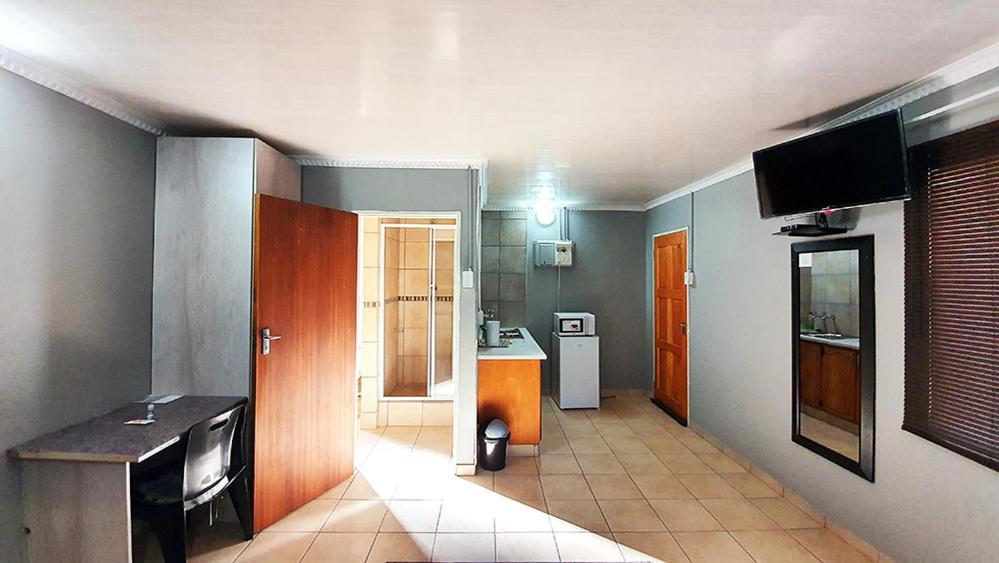 Genesis Self Catering Apartments Bloemfontein Bagian luar foto