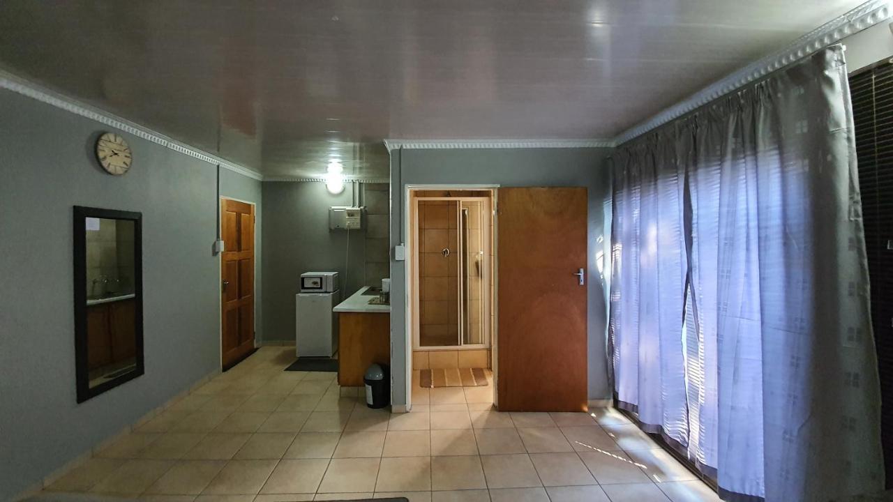 Genesis Self Catering Apartments Bloemfontein Bagian luar foto